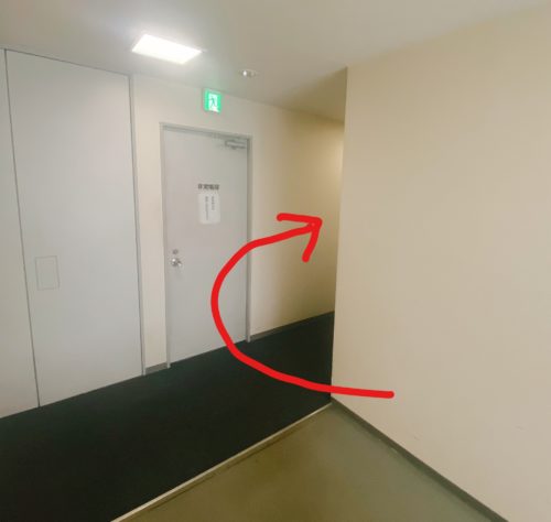 ふーも札幌店へエレベーターからでた